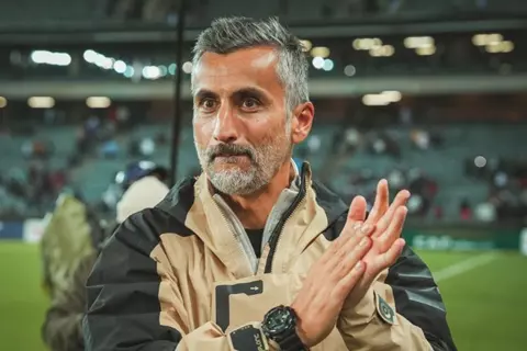 مصدر لـ"يلا كورة": ريفيرو يصل إلى القاهرة للتوقيع مع الأهلي